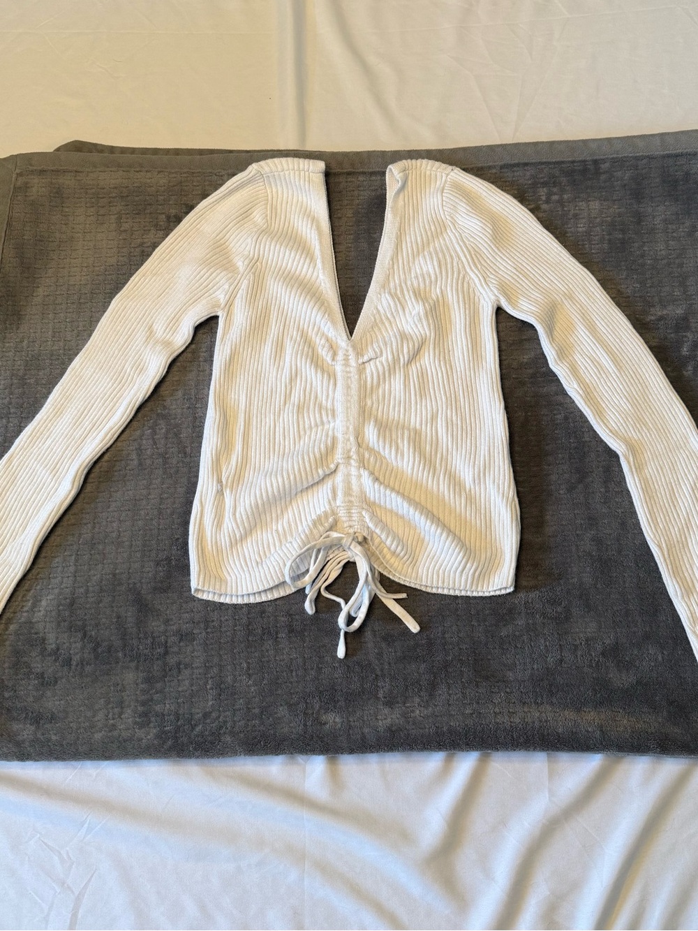 Hollister White Ribbed V-Neck Front-Ruched Long Sleeve Top